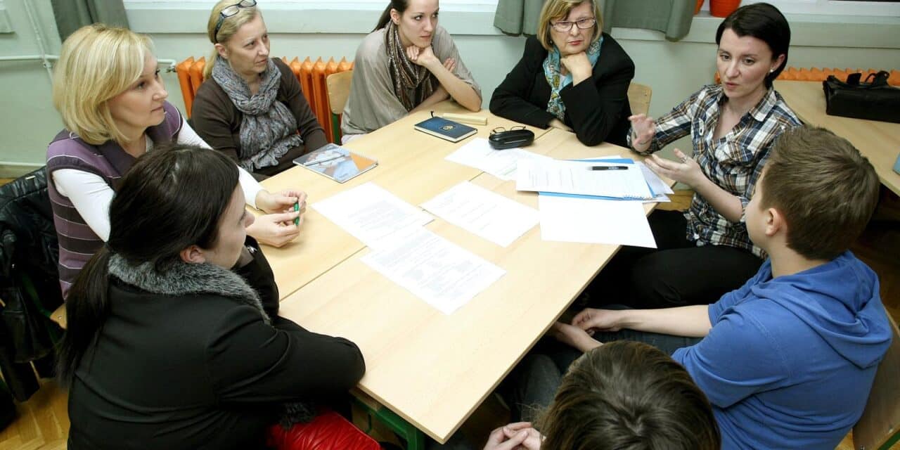 Osijek: U?itelji s roditeljima i u?enicima odr�ali sastanak o pisanju zada?e