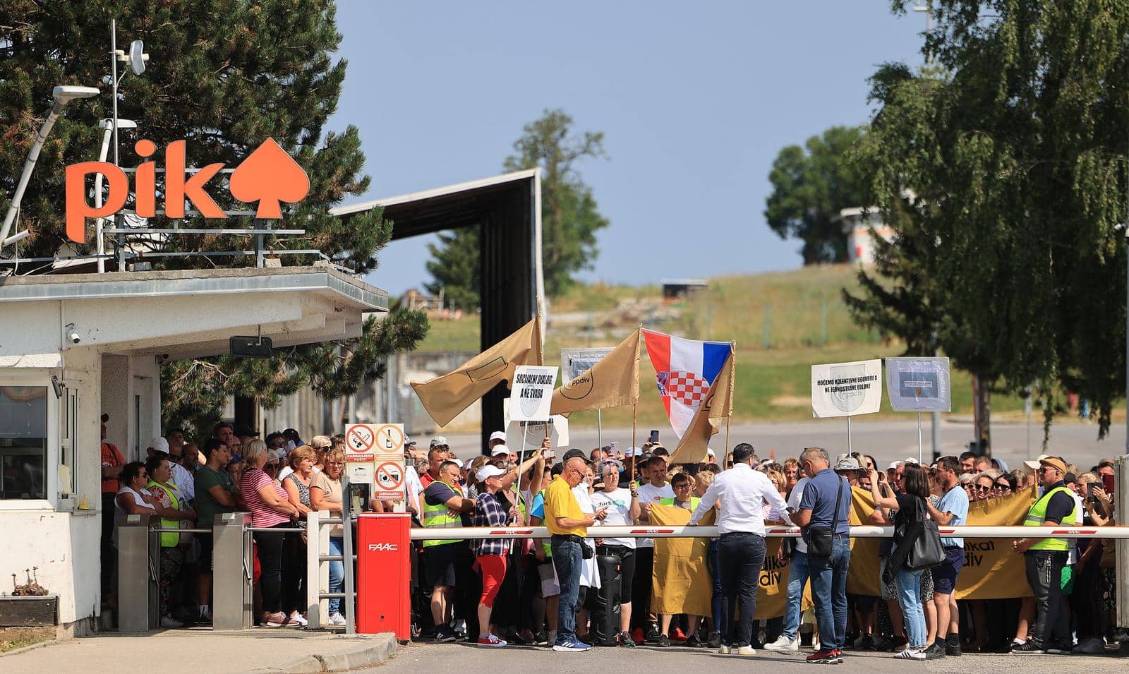 Vrbovec: Radnici Pik Vrbovca 18 dan u štrajku, potporu im dali Grmoja i Vidović Krišto