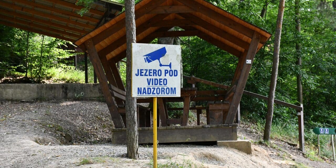 Završje: Policijski očevid na kod jezera Petnja gdje je pronađeno tijelo osobe