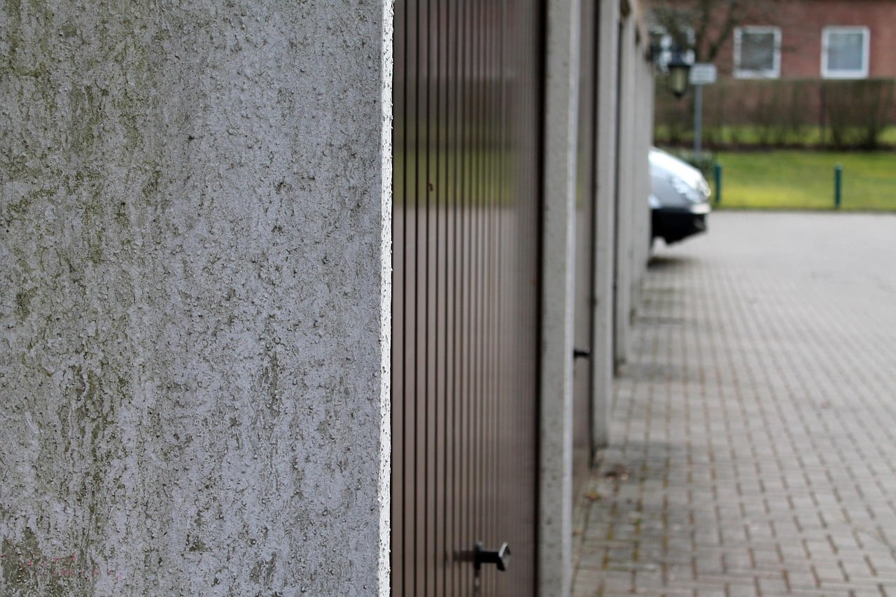 garages-270675_1280