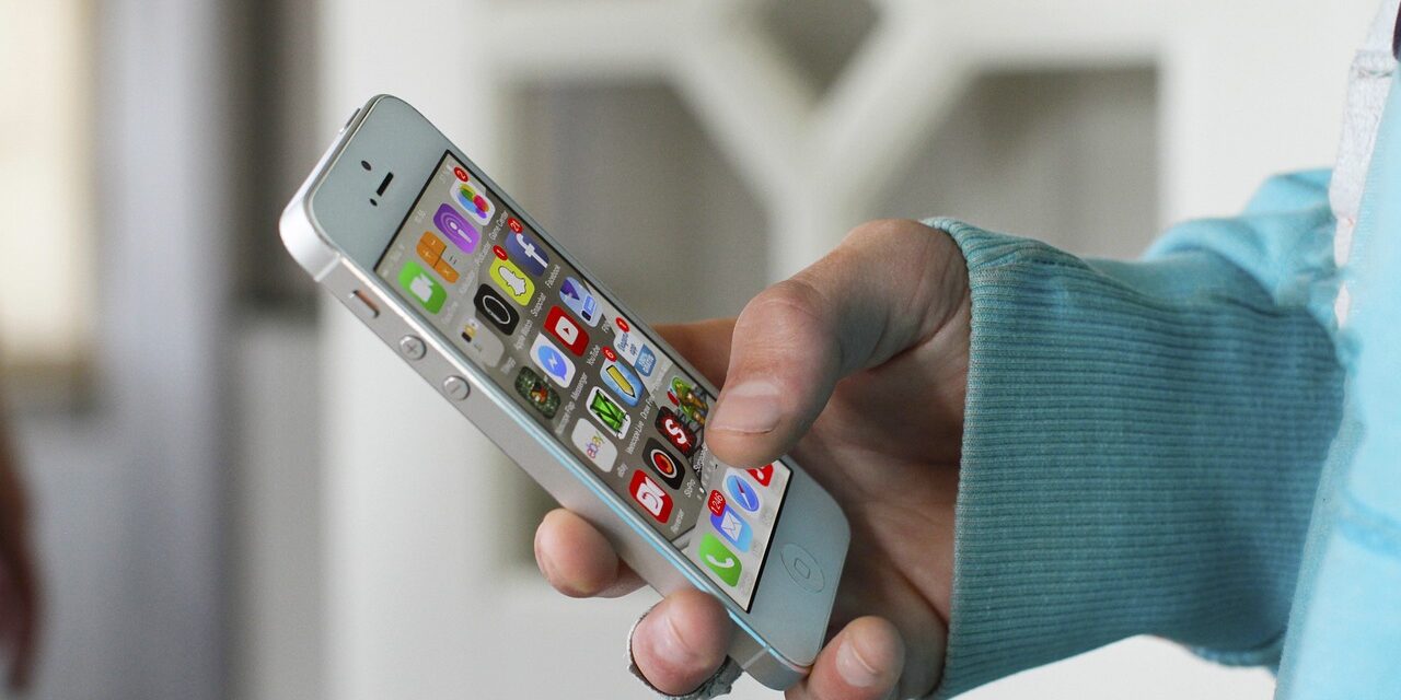 iphone-830480_1280