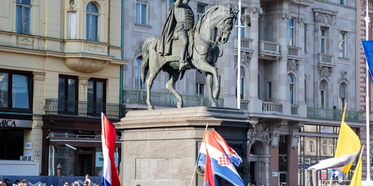 Zagreb: Antunovski hod mladih na Trgu bana Josipa Jelačića