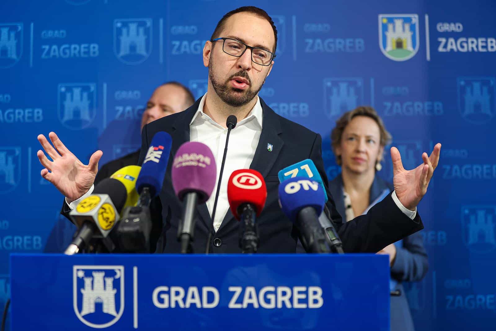 Kosta Kostanjević savjetuje u gradskoj ustanovi Tomislav Tomašević