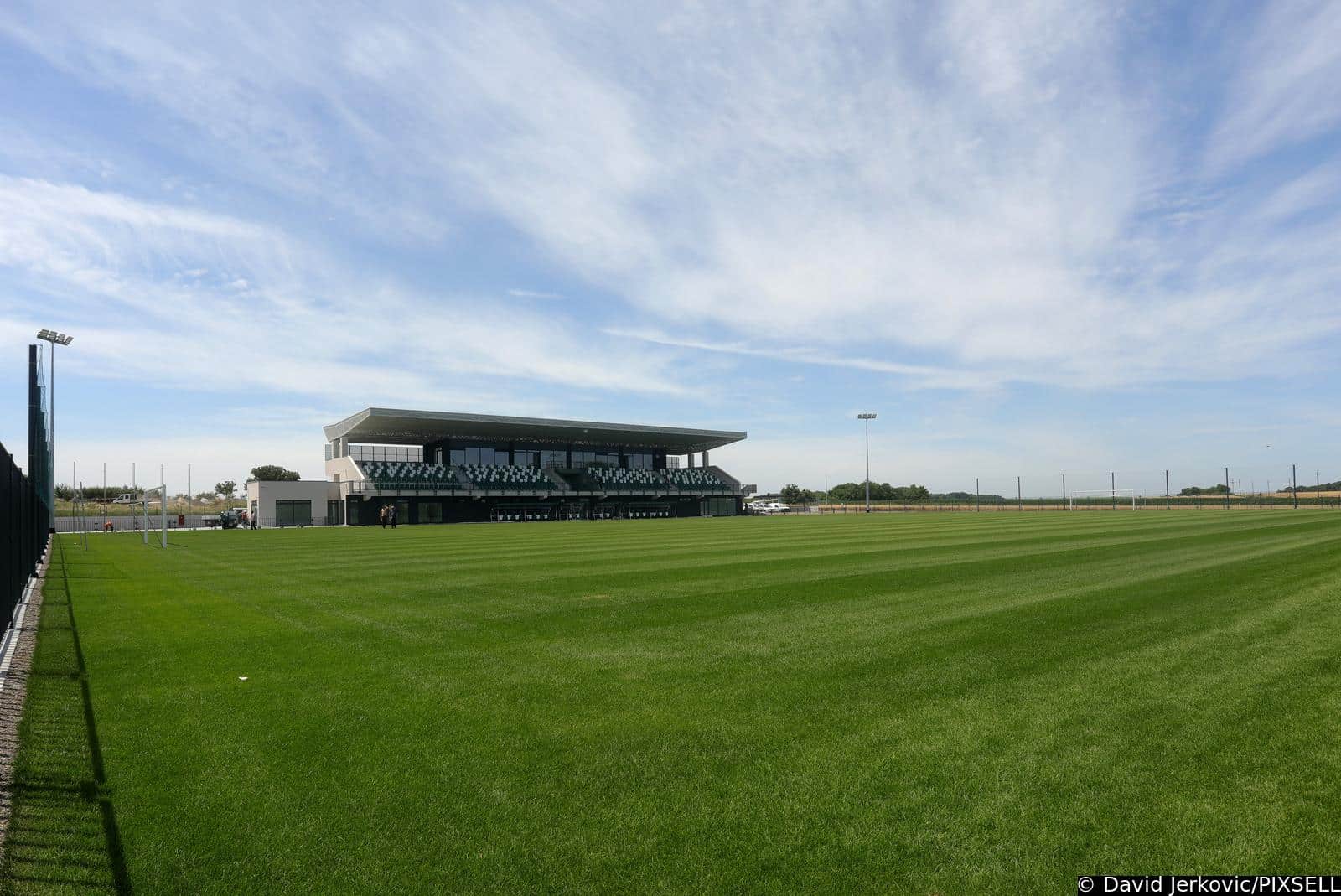 U baranjskom selu od 500 stanovnika sagrađen stadion kakvog nemaju ni neki prvoligaši