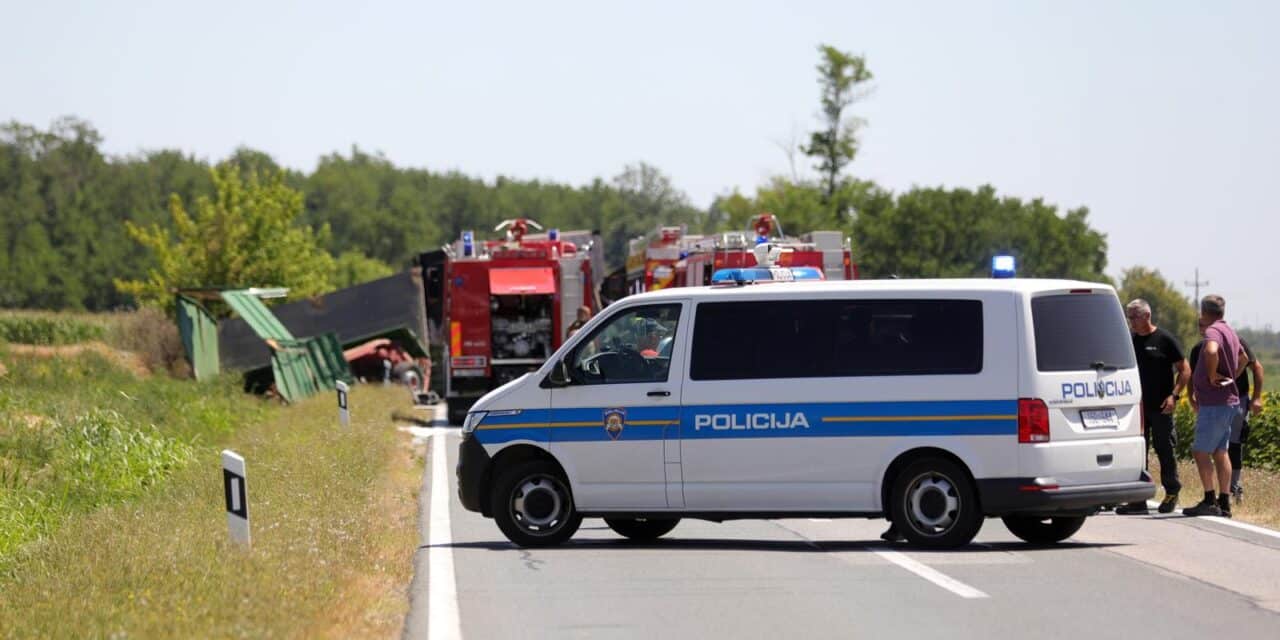 Kod Vinkovaca sudarila se dva kamiona, jedna osoba poginula