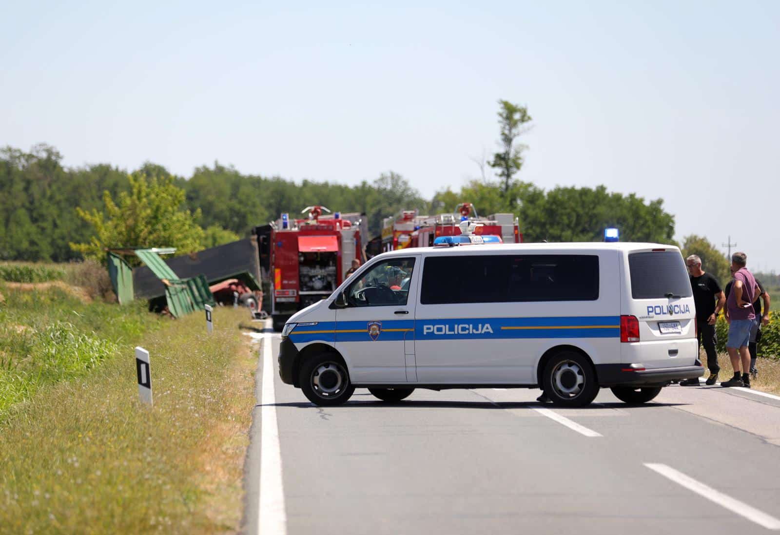 Kod Vinkovaca sudarila se dva kamiona, jedna osoba poginula