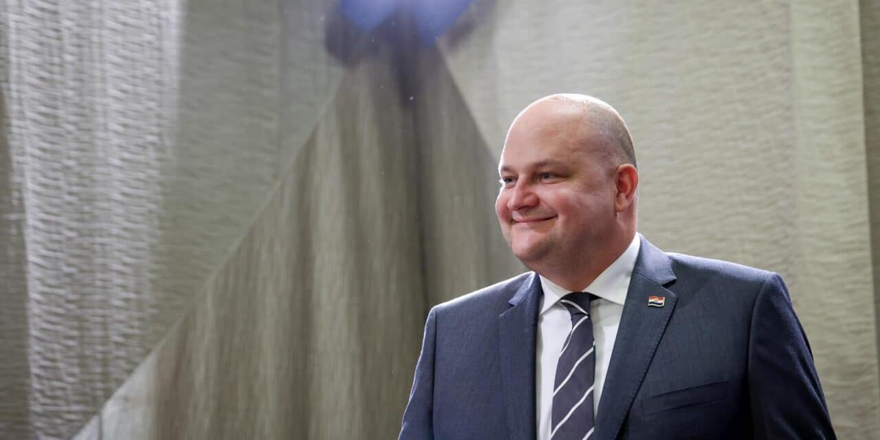 Zadar: Ministar gospodarstva Ante Šušnjar dodijelio ugovore o stipendiranju učenika za deficitarna obrtnička zanimanja