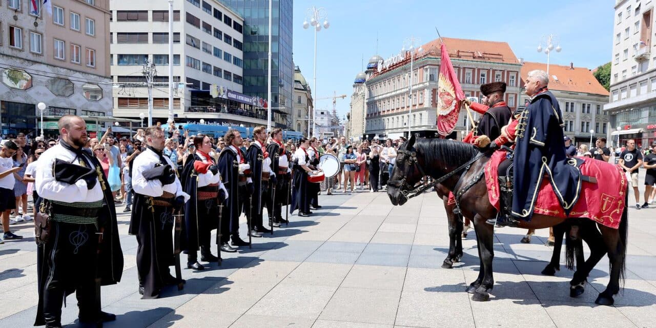 Zagreb: I Kravat pukovnija na Trgu bana Jelačića