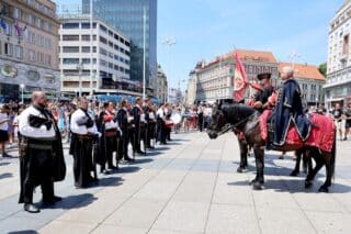 Zagreb: I Kravat pukovnija na Trgu bana Jelačića