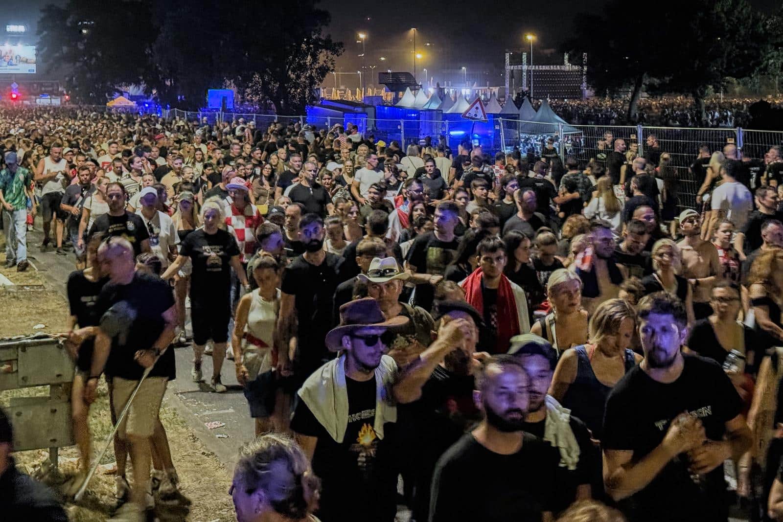 Zagreb: Veliki zastoj na Mostu slobode nakon Thompsonovog koncerta, ljudi stoje ne mjestu
