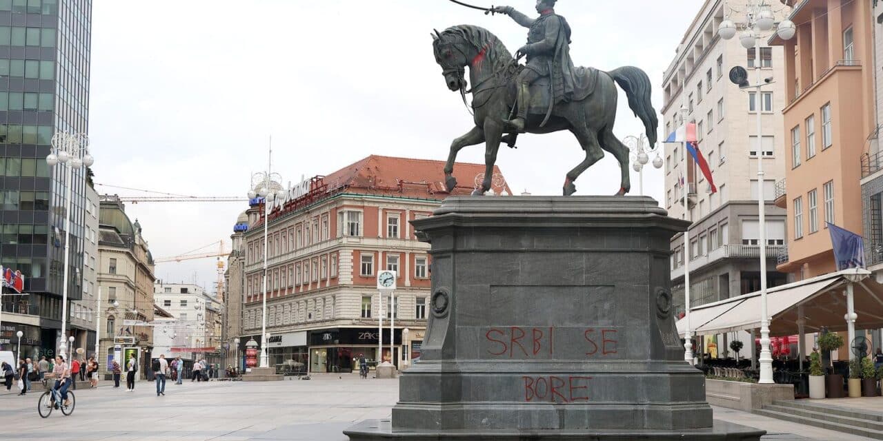Zagreb: Na spomeniku banu Jelačiću osvanuo natpis “Srbi se bore, a mi?”