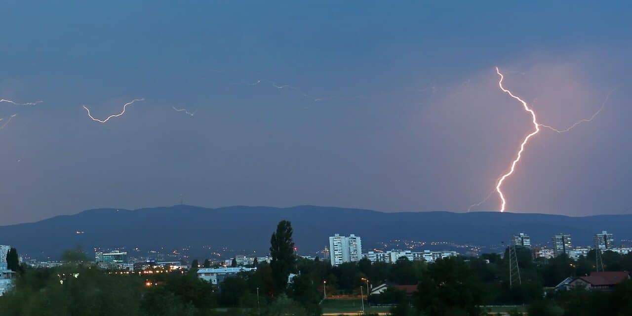 Olujno grmljavinsko nevrijeme pogodilo je Zagreb i okolicu