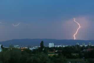 Olujno grmljavinsko nevrijeme pogodilo je Zagreb i okolicu