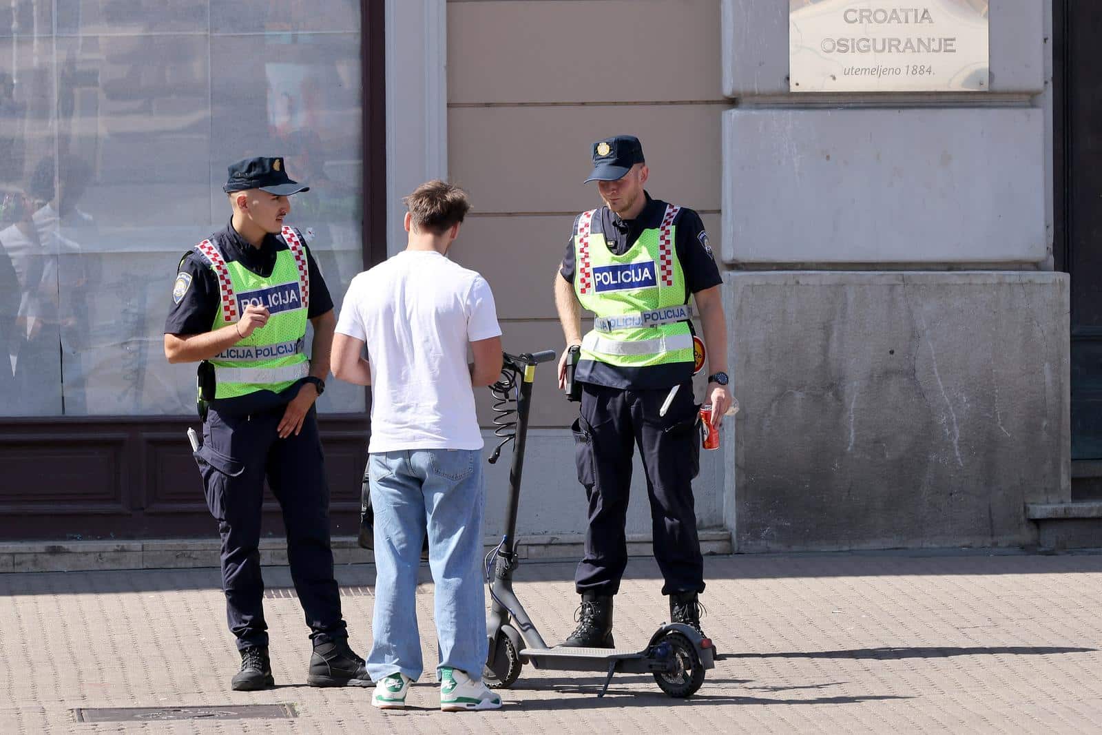 Zagreb: Policija kontrolira vozače romobila