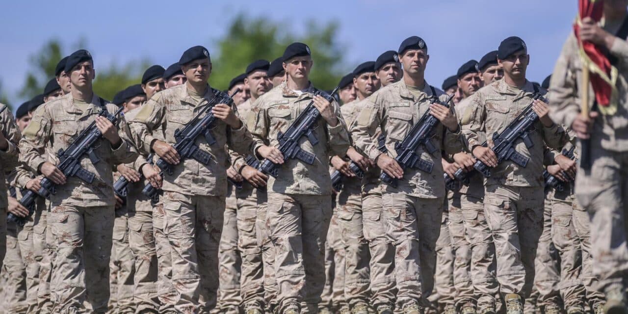 Velika Gorica: Uvježbavanje pješačkih postroja Hrvatske vojske za svečani vojni mimohod