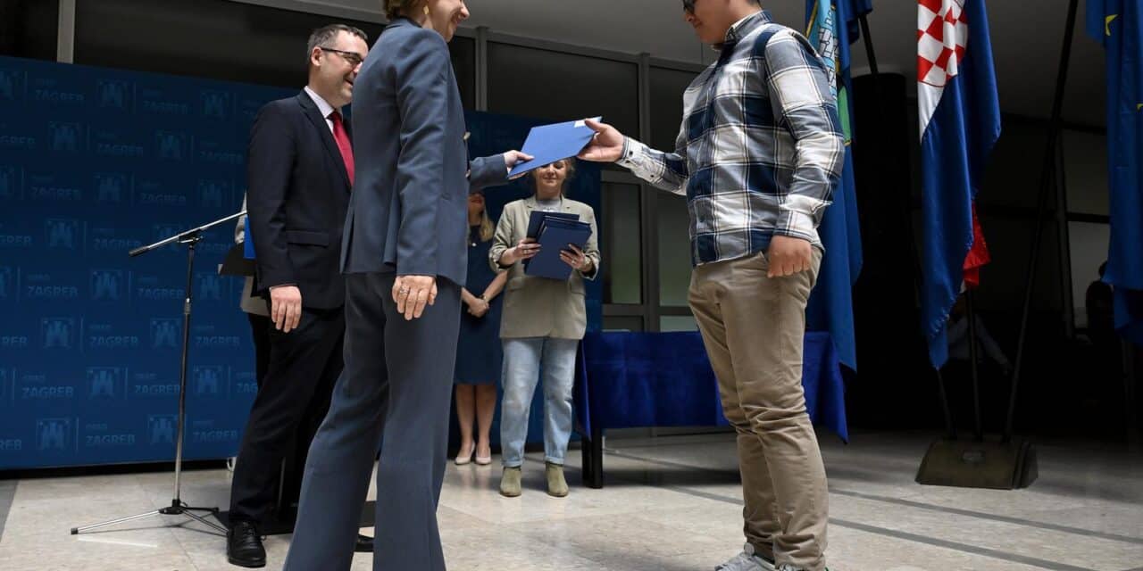 Zagreb: Dodijeljene gradske stipendije za učenike i studente s invaliditetom