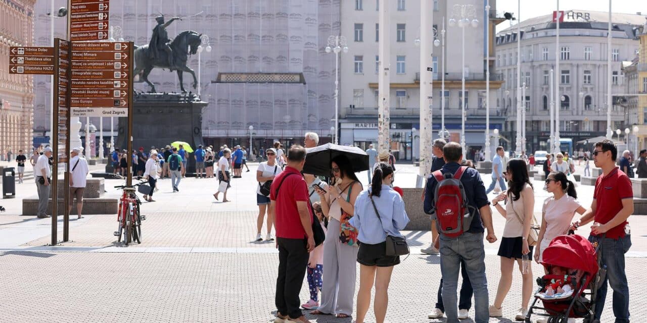 Zagreb: Unatoč vrućini grad prepun turista