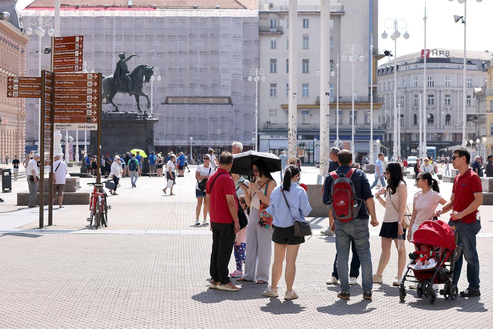 Zagreb: Unatoč vrućini grad prepun turista