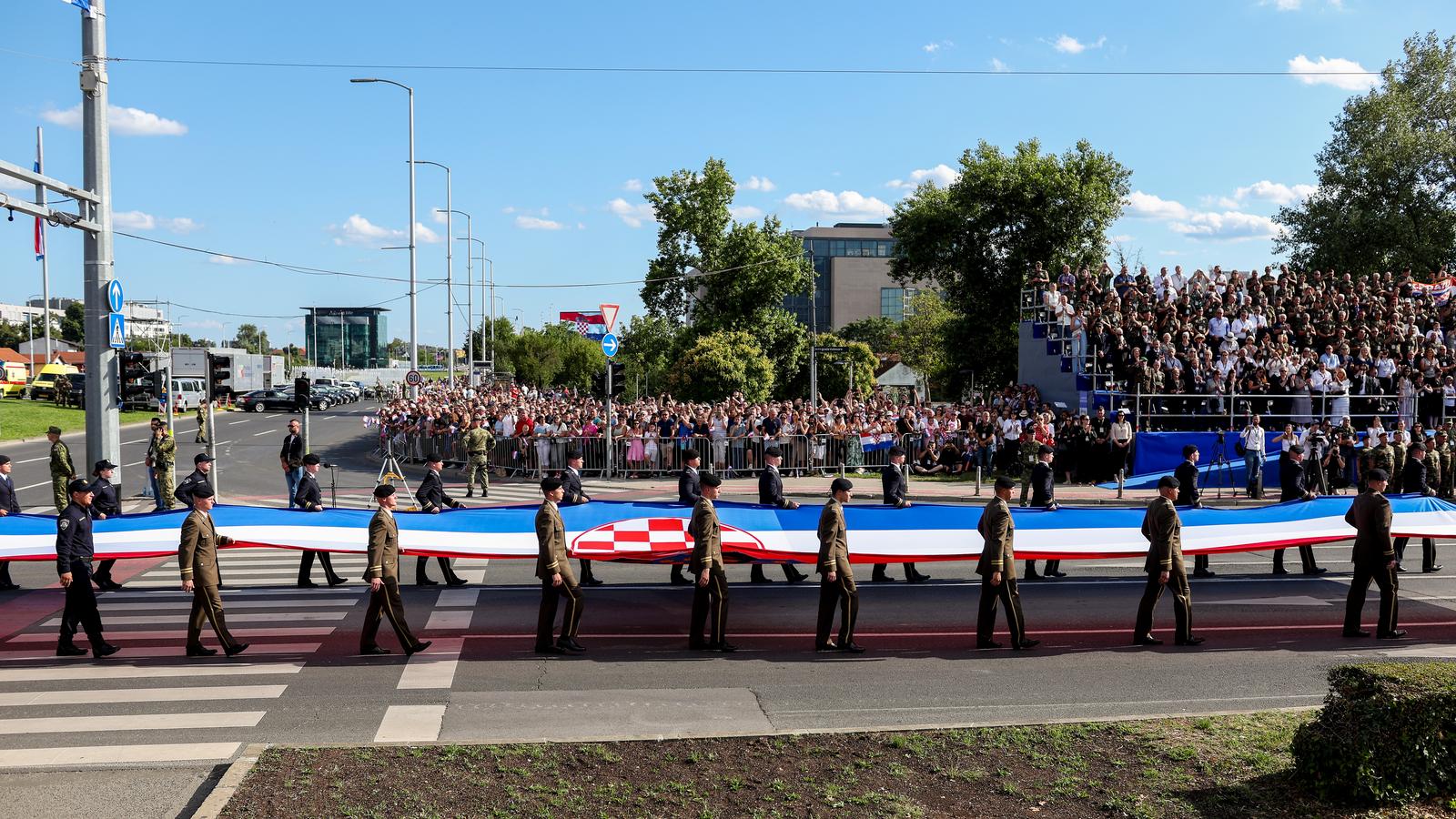 31.07.2025., Zagreb - U povodu obiljezavanja 30. obljetnice vojno-redarstvene operacije Oluja odrzan je svecani vojni mimohod.