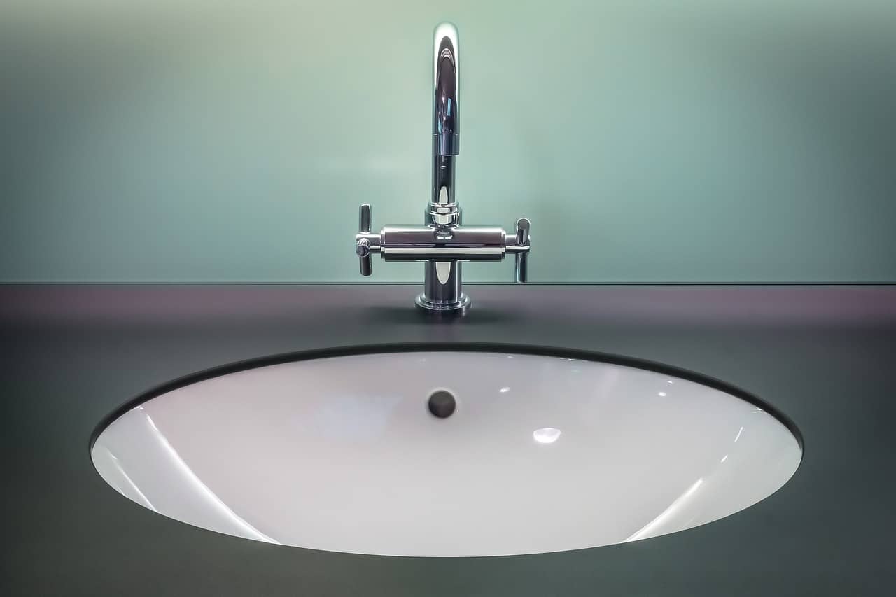 bathroom-1851566_1280