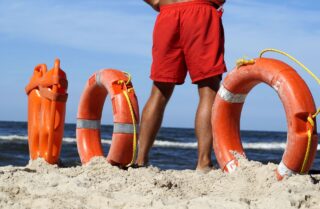 lifeguard-3590445_1280