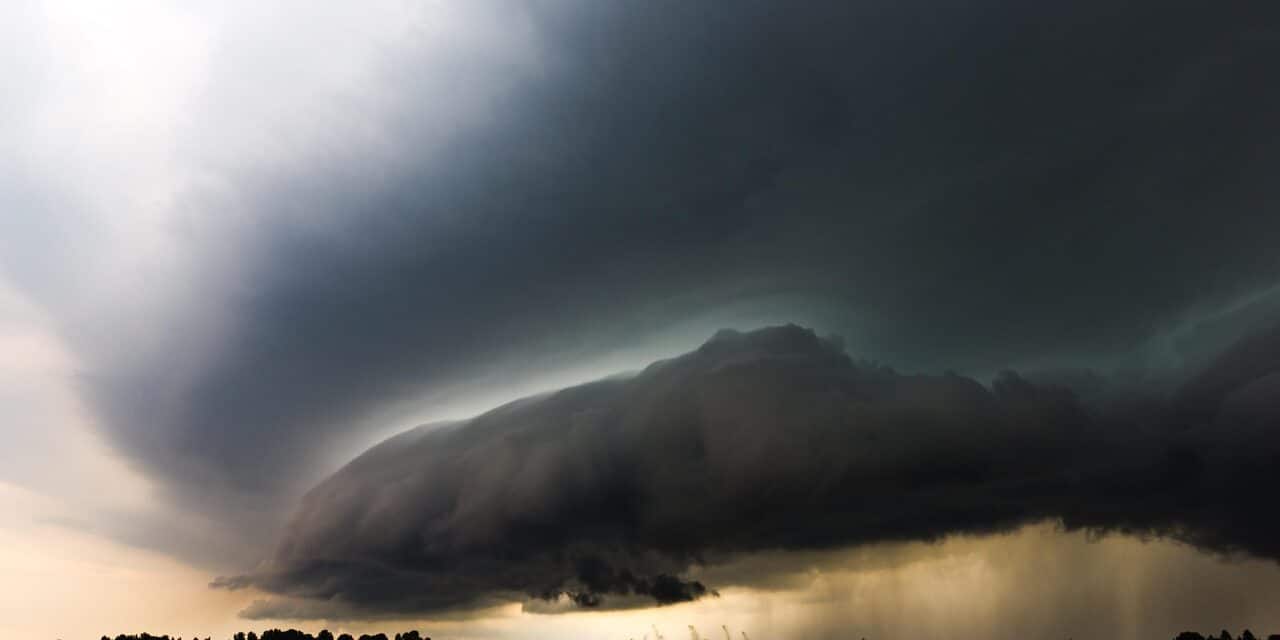 thunderstorm-3213884_1280