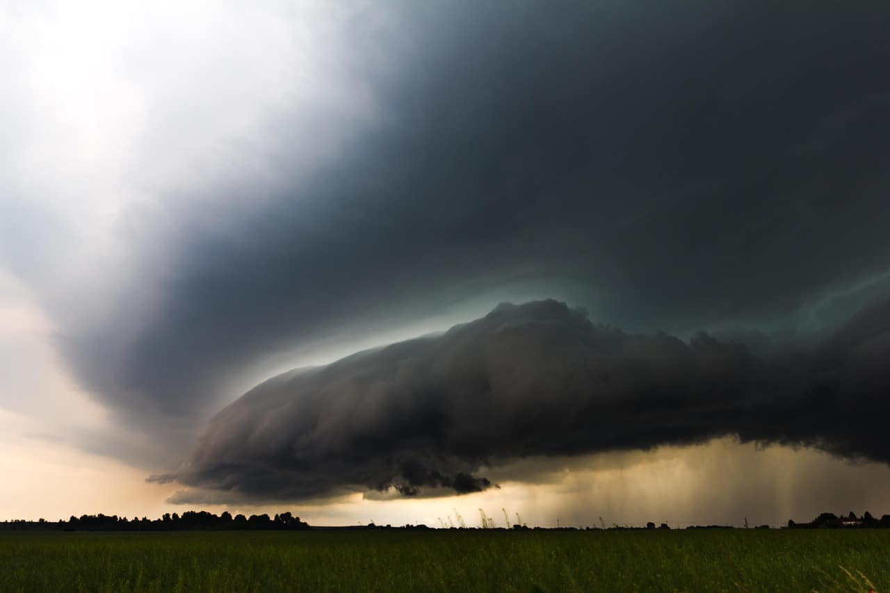 thunderstorm-3213884_1280