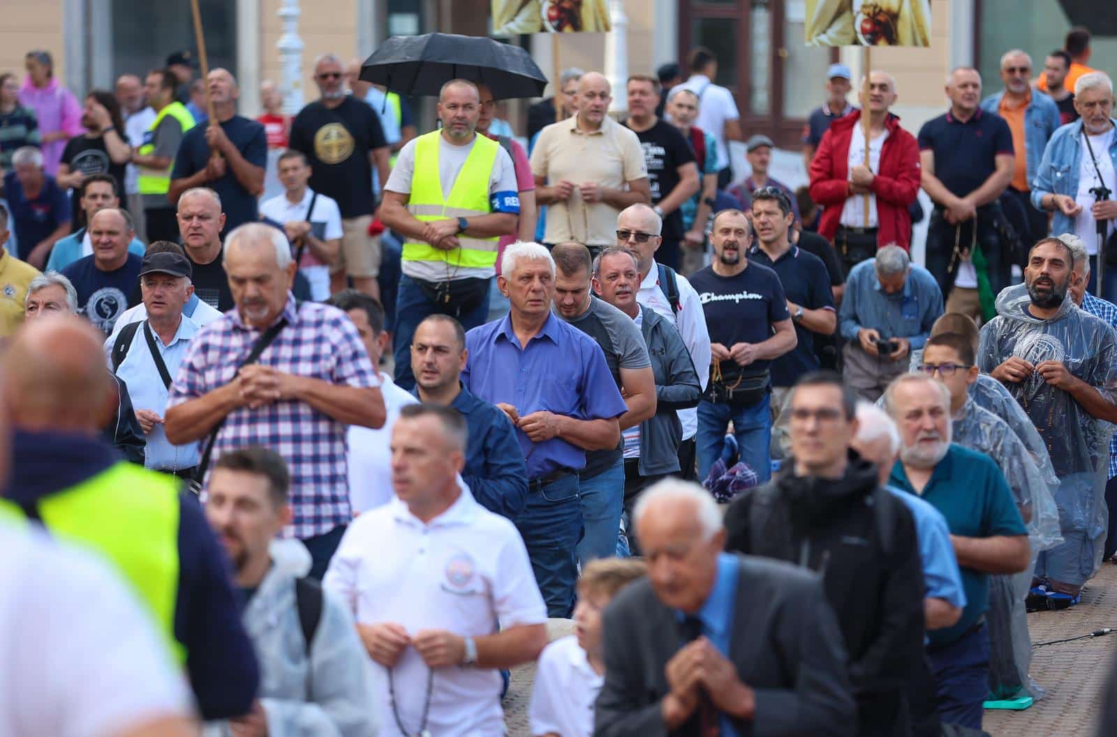 Zagreb: Molitva krunice na glavnom Trgu koja se održava svake prve subote u mjesecu