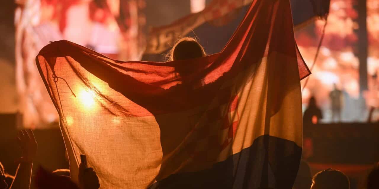 Obožavatelji na velikom koncertu Marka Perkovića Thompsona u Sinju
