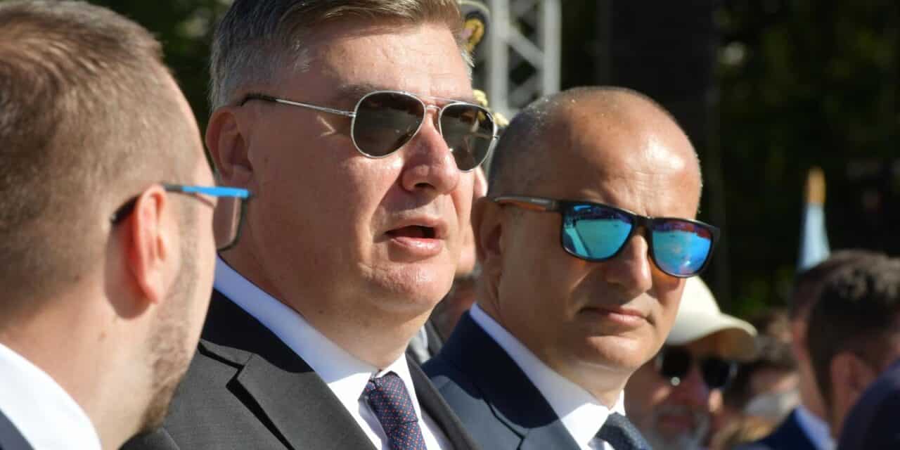 Knin: Dr�avni vrh na polaganu vijenaca na spomenik Oluja 95