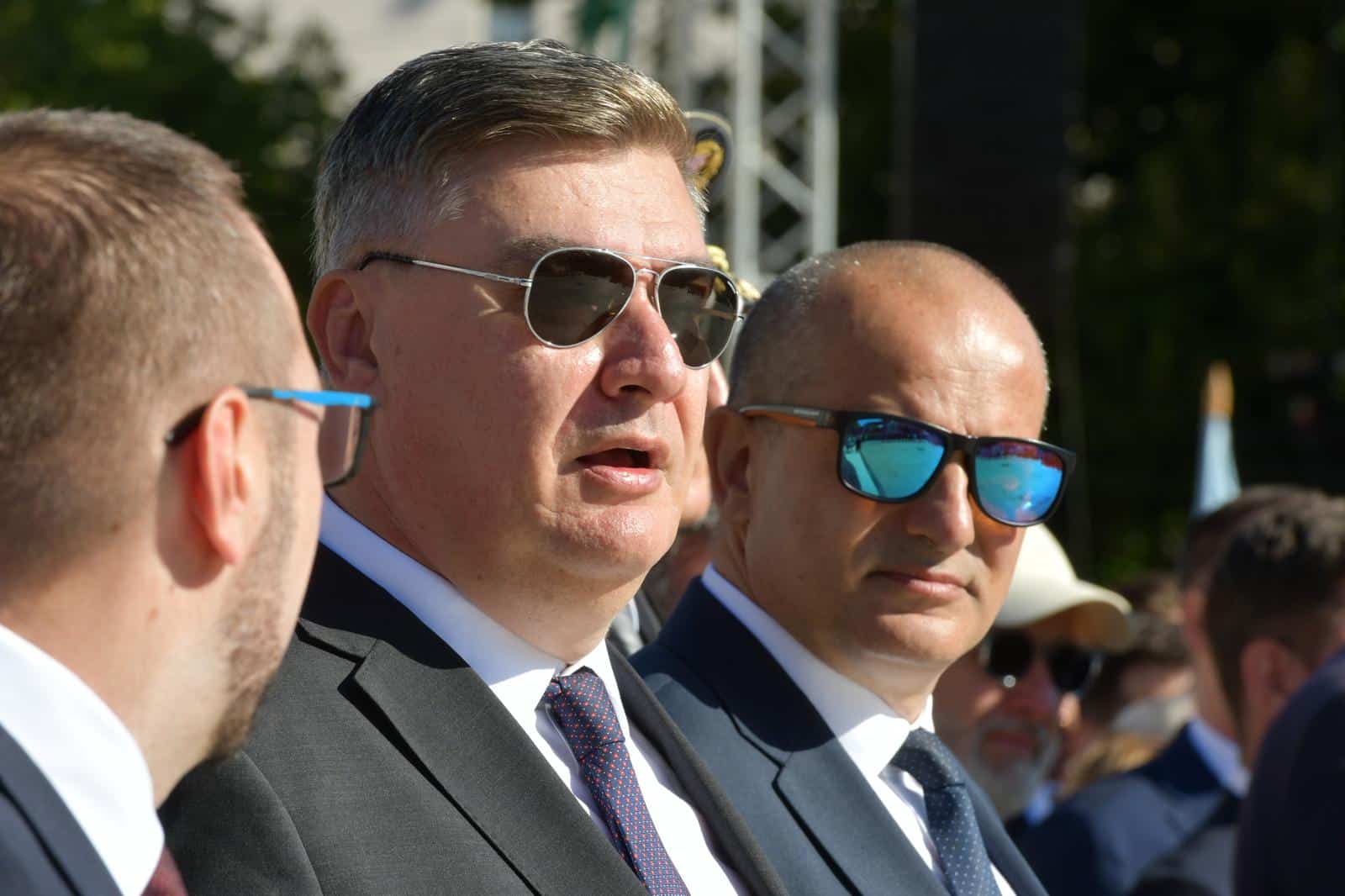 Knin: Dr�avni vrh na polaganu vijenaca na spomenik Oluja 95