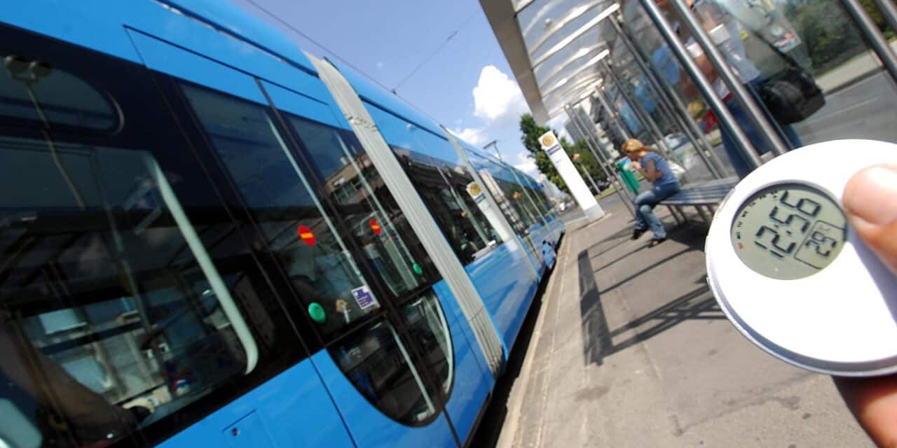 Zagreb: Gra?ani se �ale na nove nadstre�nice ispod kojih je jako vru?e