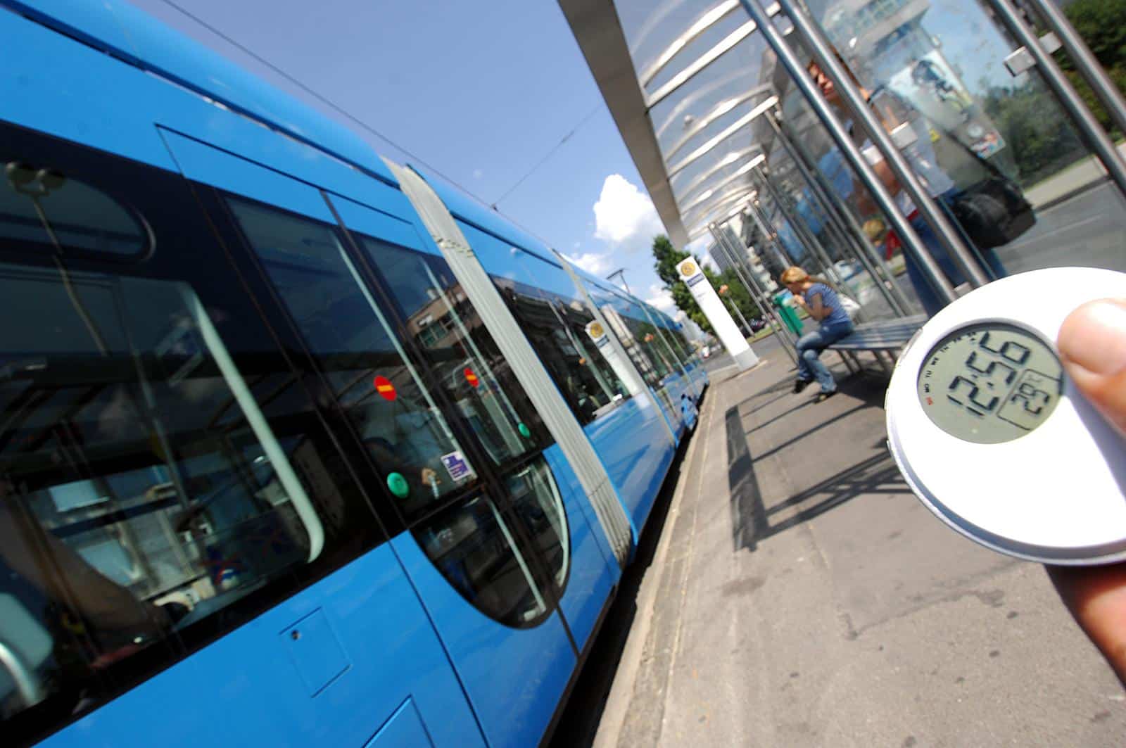 Zagreb: Gra?ani se �ale na nove nadstre�nice ispod kojih je jako vru?e
