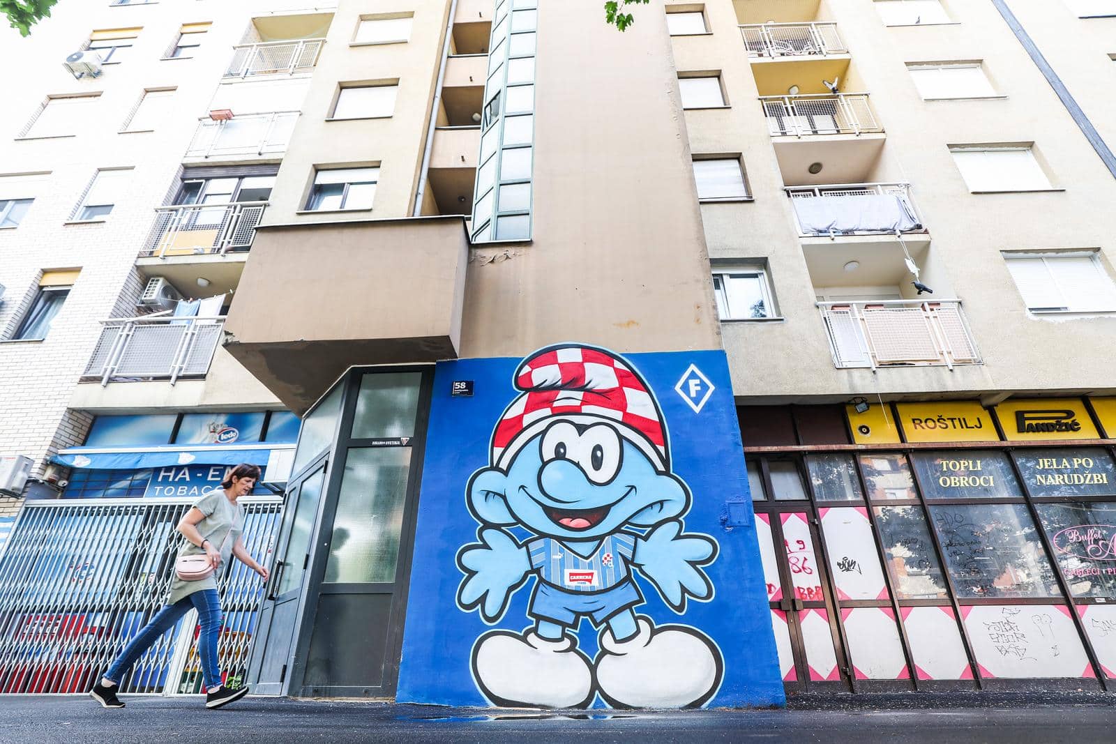 Zagreb: Štrumpf kao navijač Dinama, novi mural na Ferenščici