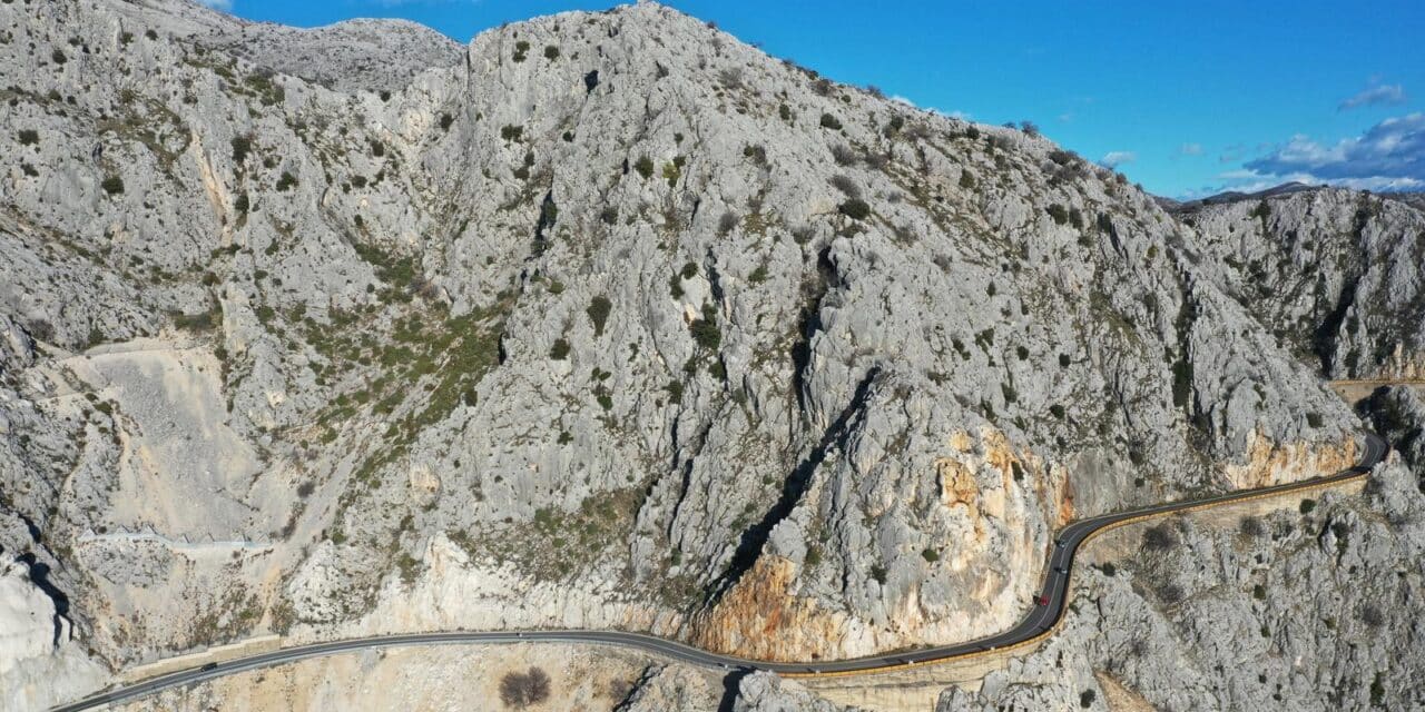 Fotografije iz zraka prijevoja Stupica na cesti koja spaja Vrgorac i Makarsku