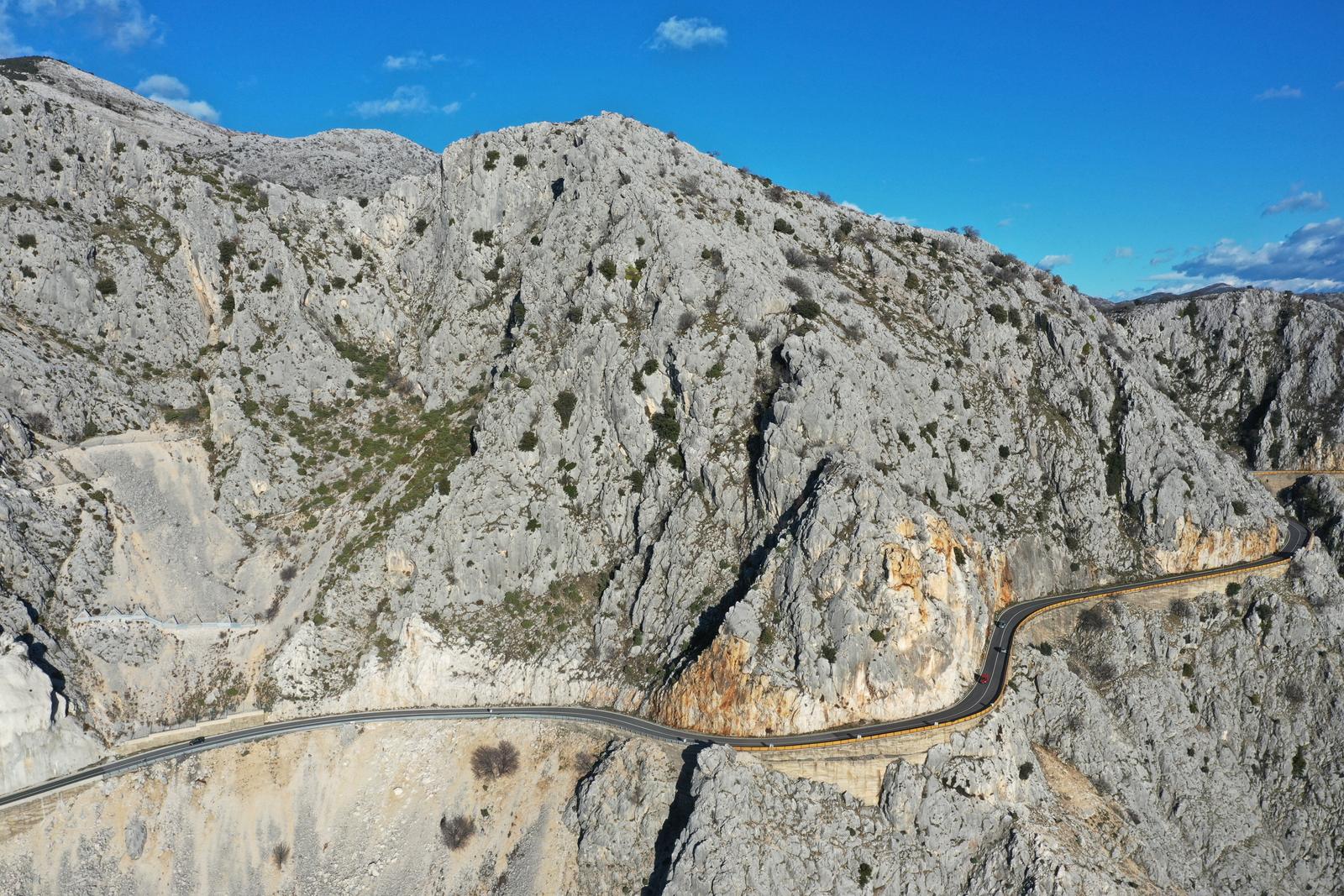Fotografije iz zraka prijevoja Stupica na cesti koja spaja Vrgorac i Makarsku