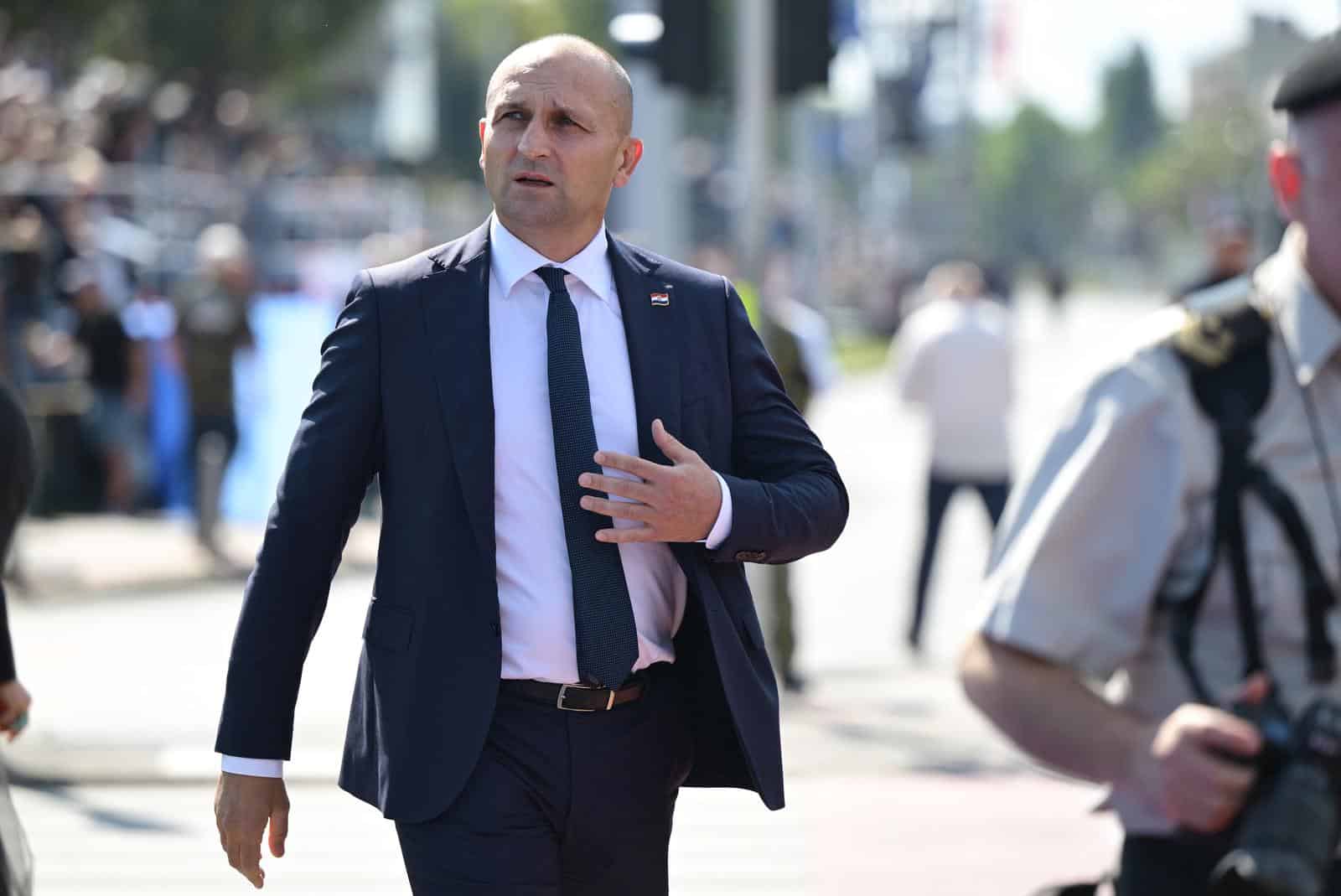 Zagreb: Uzvanici na vojnom mimohodu u povodu 30. obljetnice VRO Oluja