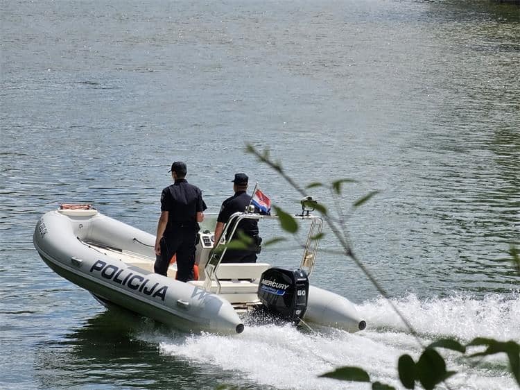 Policijski čamac