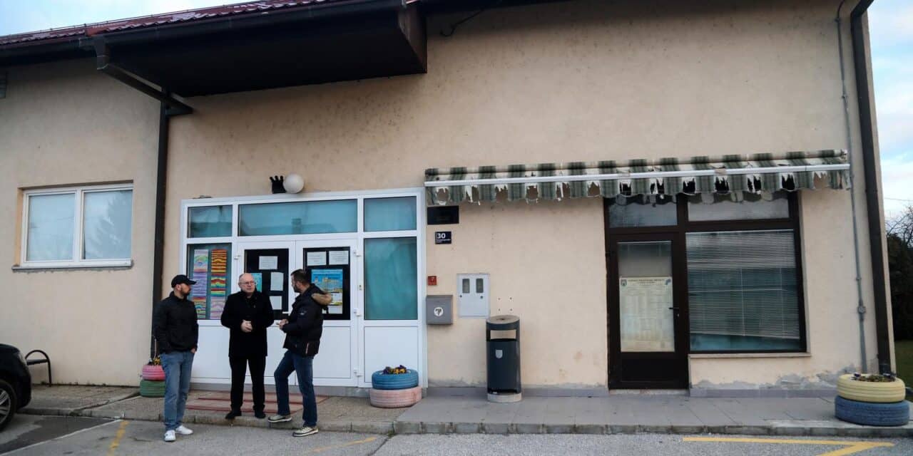 U Donjem Dragonošcu učenici još uvijek nakon potresa pohađaju školu u lokalnom DVD-u