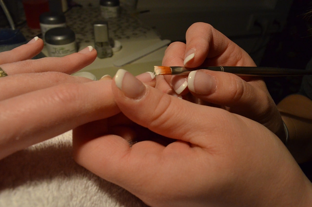 fingernails-259972_1280