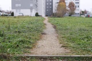 Zagreb: Stanovnici Huzjanove ulice u kvartu Gajnice nemaju nogostup te se kreću ulicom