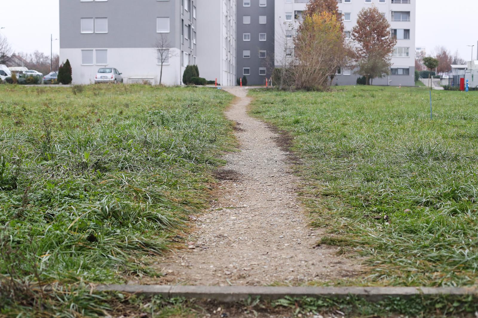 Zagreb: Stanovnici Huzjanove ulice u kvartu Gajnice nemaju nogostup te se kreću ulicom
