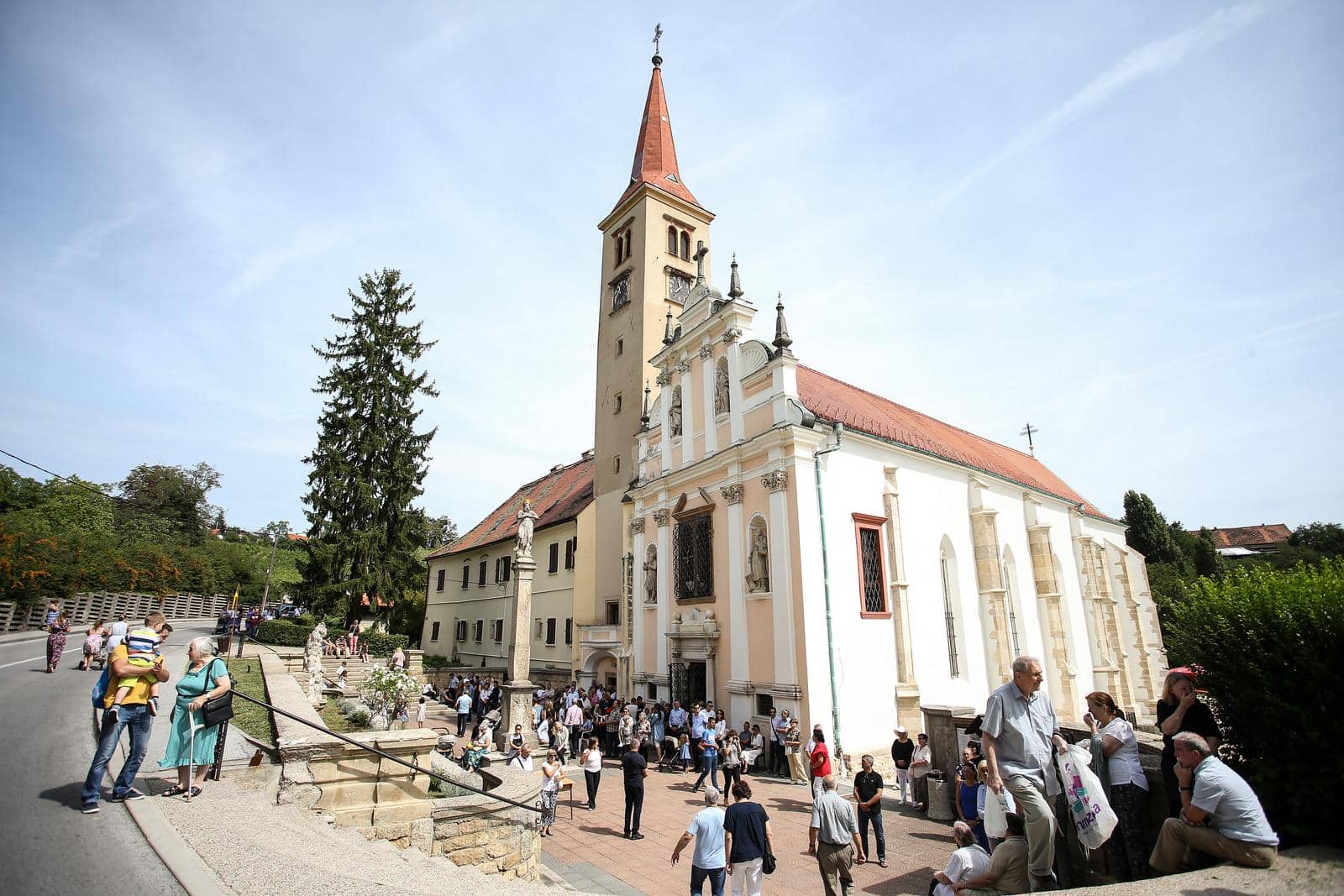 Brojni vjernici u Remetama tradicionalno obilje�avaju blagdan Velike Gospe
