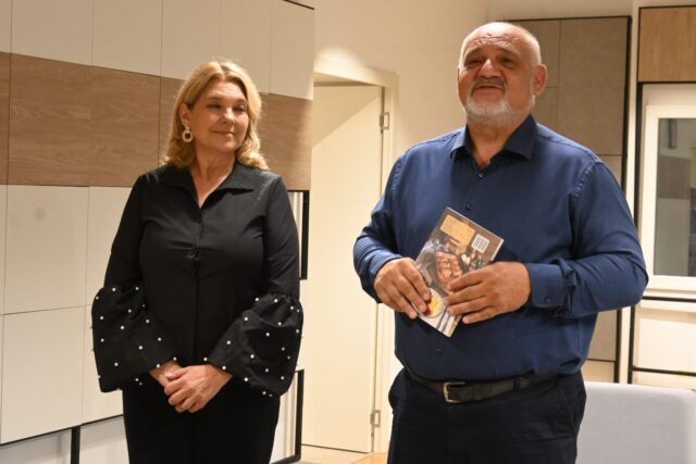 Dugo Selo, Dugoselski spomenar, Na žlicu, kuharica, juhe, variva, nematerijalna baština, tradicionalna jela, Mario Kociper, Karmela Vukov Colić, Nenad Panian
