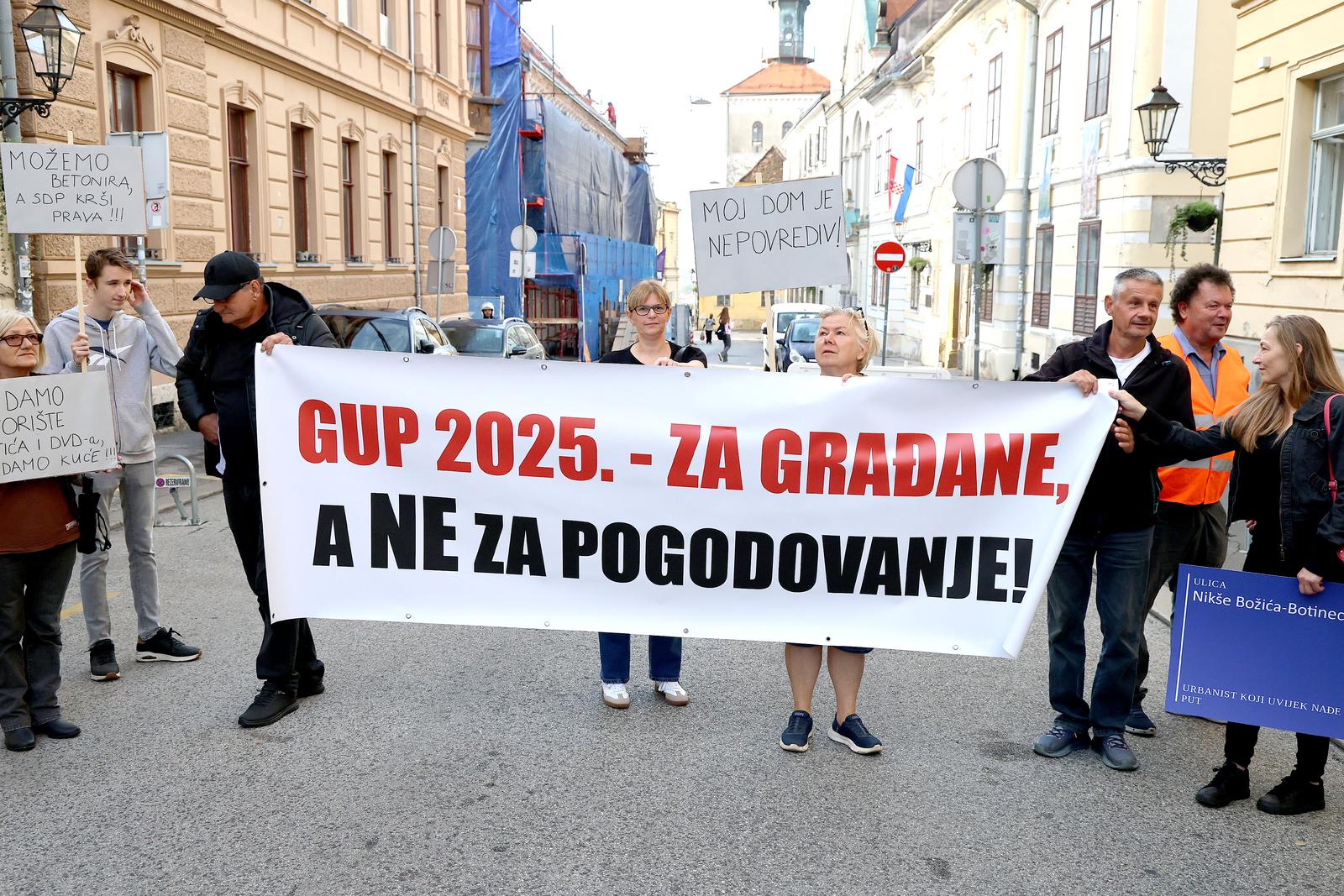 Zagreb: Građani Botinca prosvjedovali protiv izmjena GUP-a prije sjednice Gradske skupštine