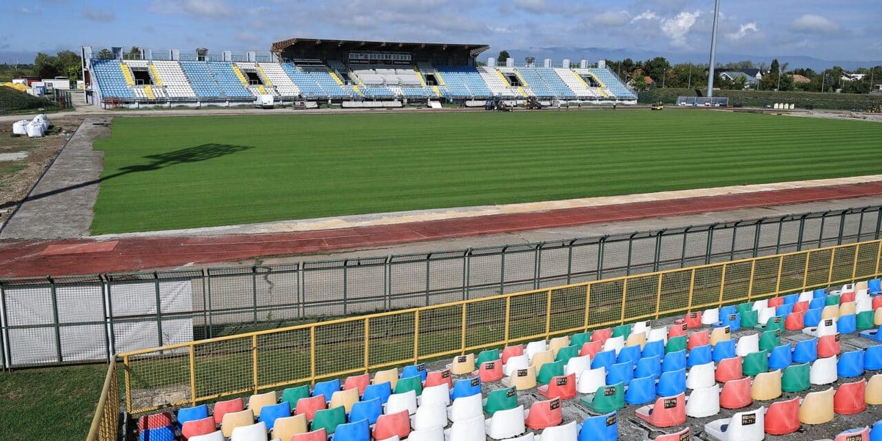 Postavljanje novog travnjaka na gradskom stadionu u Velikoj Gorici