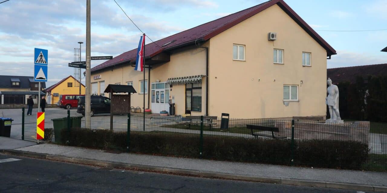 U Donjem Dragonošcu učenici još uvijek nakon potresa pohađaju školu u lokalnom DVD-u