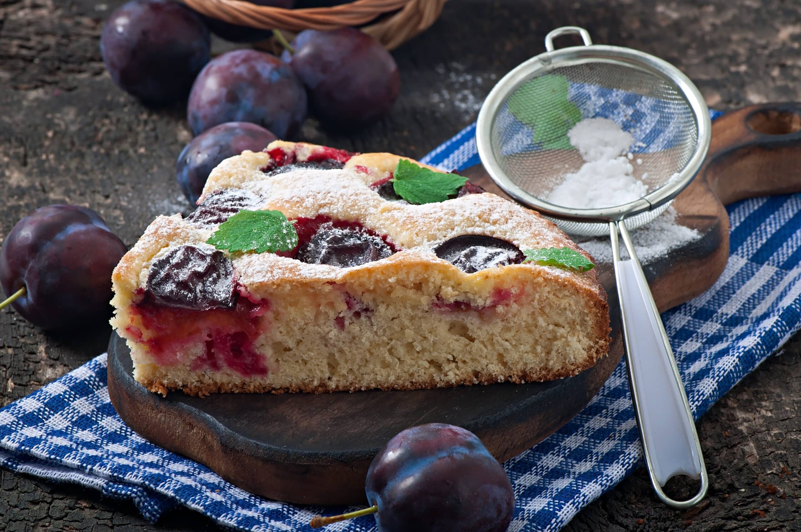 kolač od šljiva recept jesenski kolač desert sa šljivama domaća kuhinja cimet biskvit sočan kolač