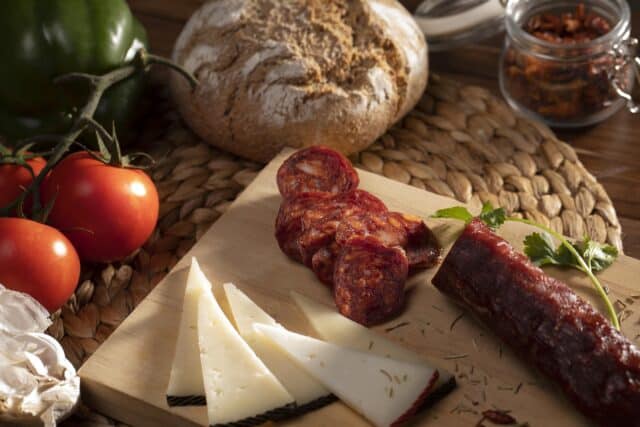 Hrvatska gastronomija gastro turizam regije kulen štrukli tartufi maslinovo ulje dalmatinska kuhinja lokalni proizvodi vino