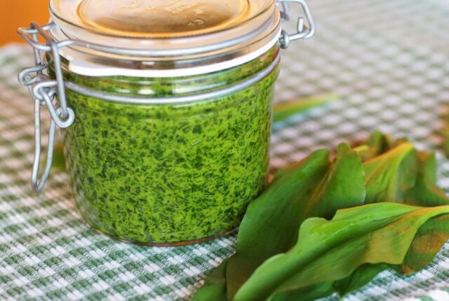 Pesto tjestenina recept bosiljak mediteranska kuhinja maslinovo ulje pinjoli parmezan kuhanje savjeti